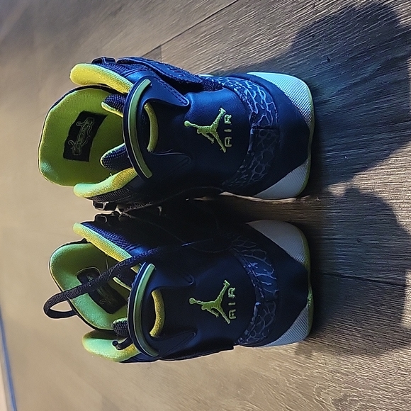 Sneakers - Picture 4 of 6